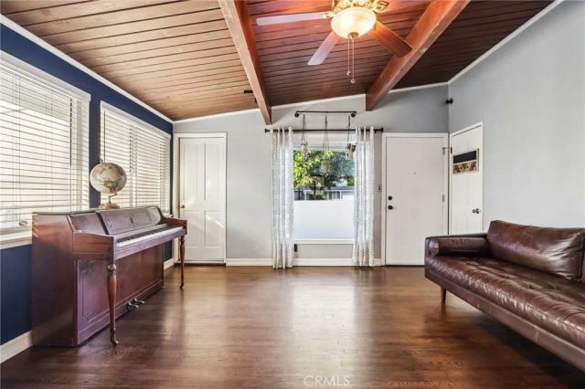 8411 Mammoth Avenue, Panorama City, CA 91402