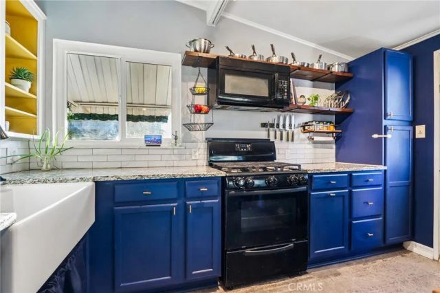 8411 Mammoth Avenue, Panorama City, CA 91402