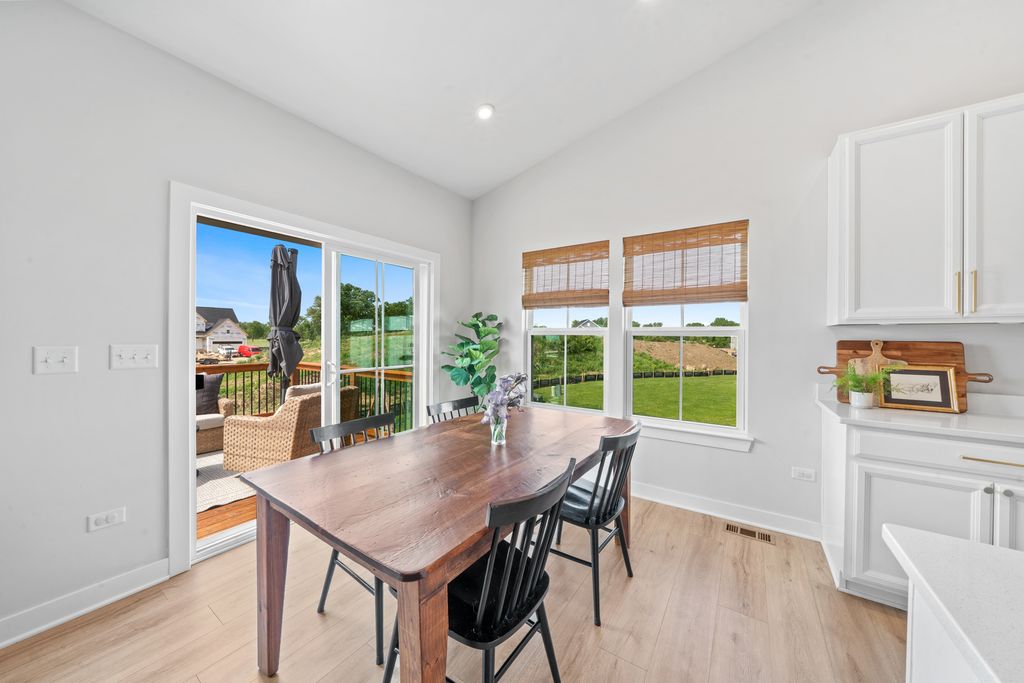 Image 13 of property listing at 1306 S Wind Drive, Sandwich, IL 60548