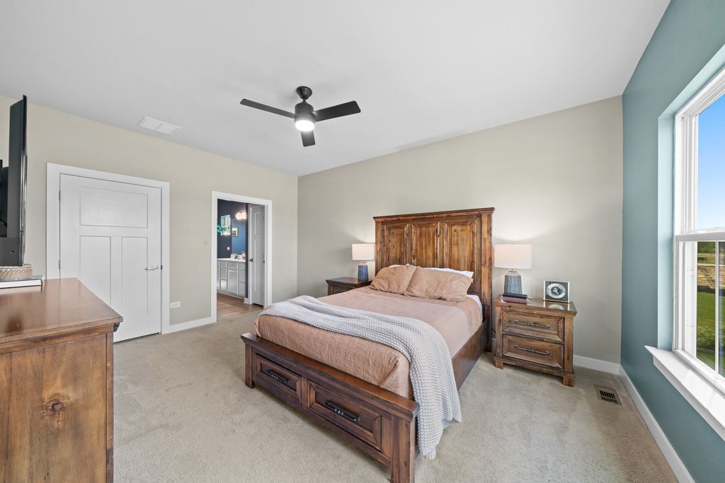 Image 16 of property listing at 1306 S Wind Drive, Sandwich, IL 60548