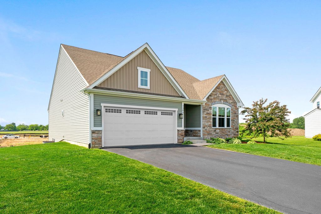Image 3 of property listing at 1306 S Wind Drive, Sandwich, IL 60548