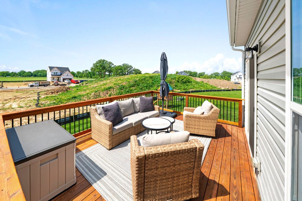 Image 29 of property listing at 1306 S Wind Drive, Sandwich, IL 60548