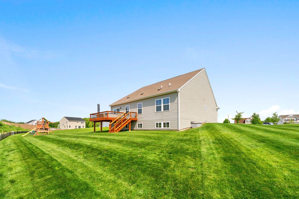 Image 31 of property listing at 1306 S Wind Drive, Sandwich, IL 60548