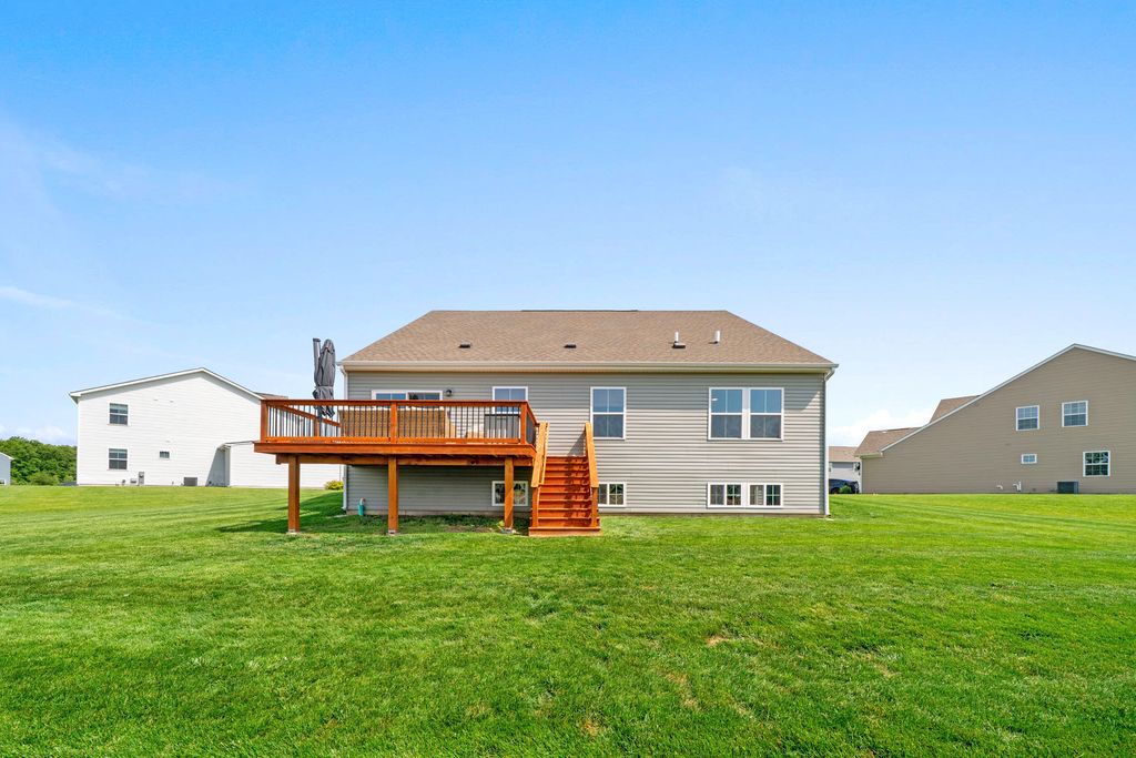 Image 32 of property listing at 1306 S Wind Drive, Sandwich, IL 60548