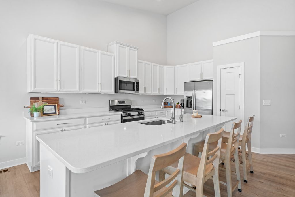 Image 10 of property listing at 1306 S Wind Drive, Sandwich, IL 60548