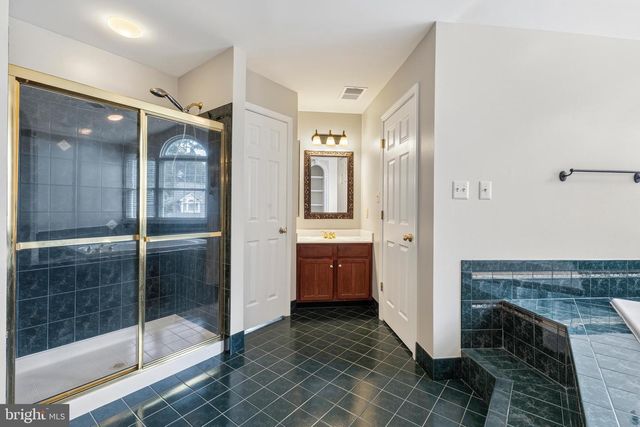 8155 CANCUN CT, Gainesville, VA 20155