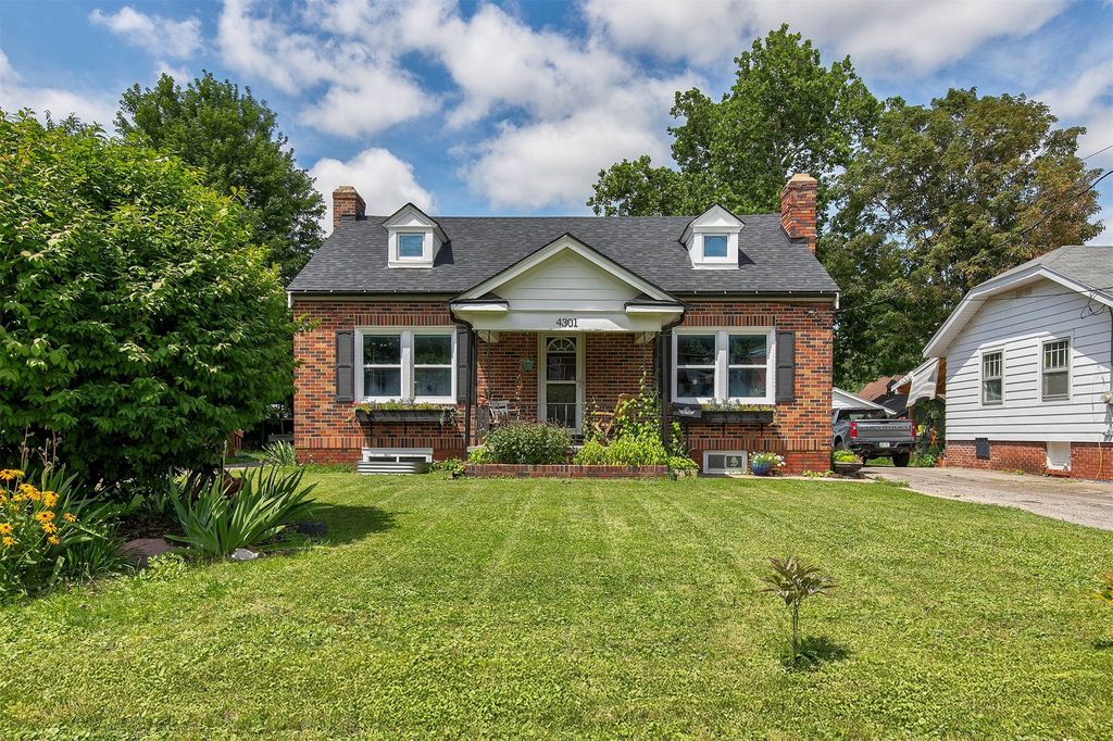 4301 Hickman Road, Des Moines, IA 50310