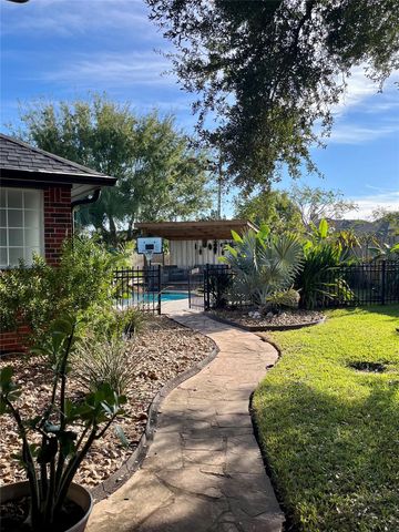 1201 Cambridge Court, Seabrook, TX 77586