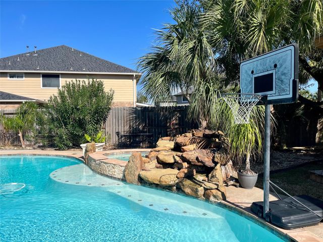 1201 Cambridge Court, Seabrook, TX 77586