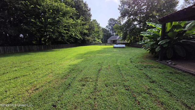 85 Lee Creek Cove, Byhalia, MS 38611