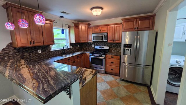 85 Lee Creek Cove, Byhalia, MS 38611