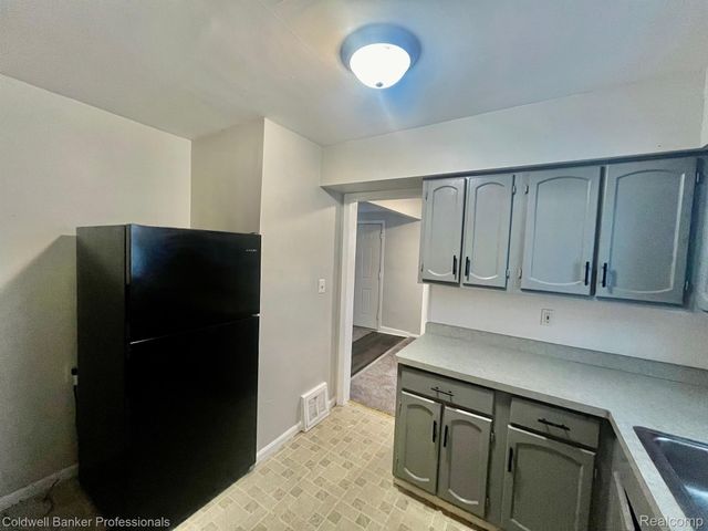 19130 WOODCREST Street, Harper Woods, MI 48225