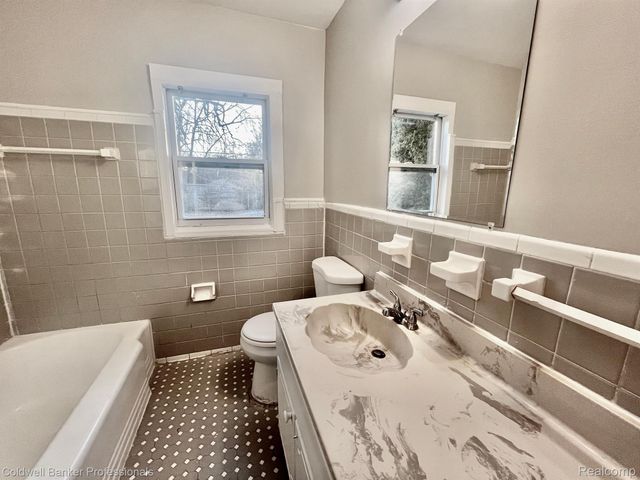 19130 WOODCREST Street, Harper Woods, MI 48225