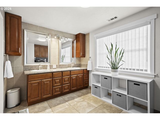 14309 Ne POWERS St, Vancouver, WA 98682