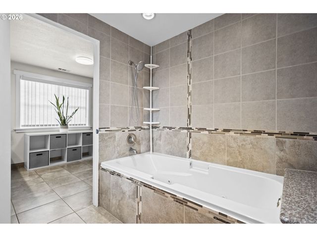 14309 Ne POWERS St, Vancouver, WA 98682