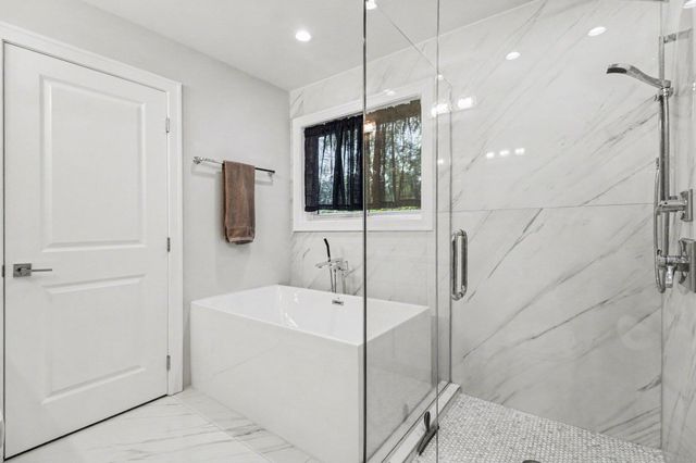 1320 Parkway Street, Waterford Twp, MI 48328