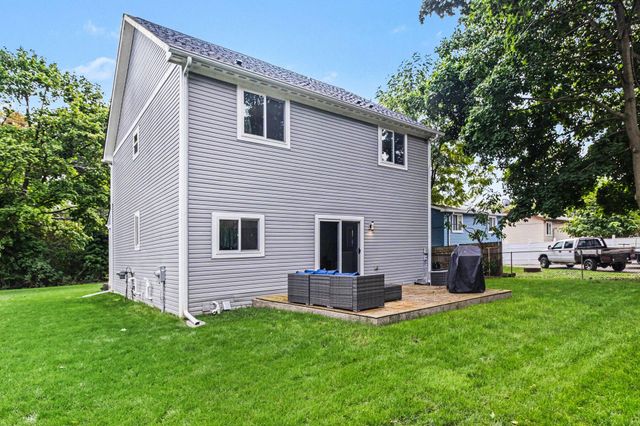 1320 Parkway Street, Waterford Twp, MI 48328