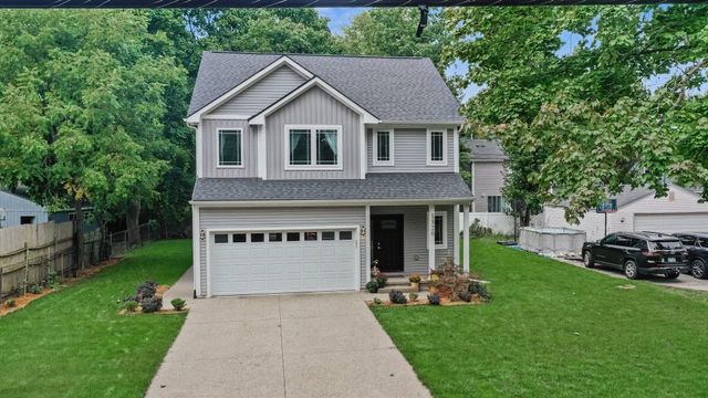 1320 Parkway Street, Waterford Twp, MI 48328