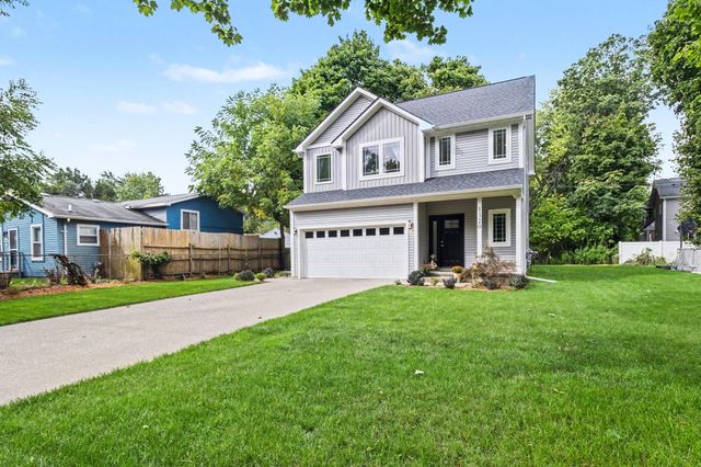 1320 Parkway Street, Waterford Twp, MI 48328