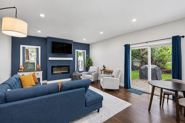 1320 Parkway Street, Waterford Twp, MI 48328