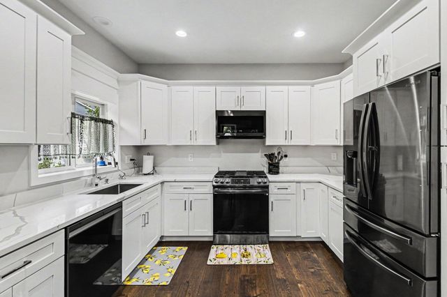 1320 Parkway Street, Waterford Twp, MI 48328