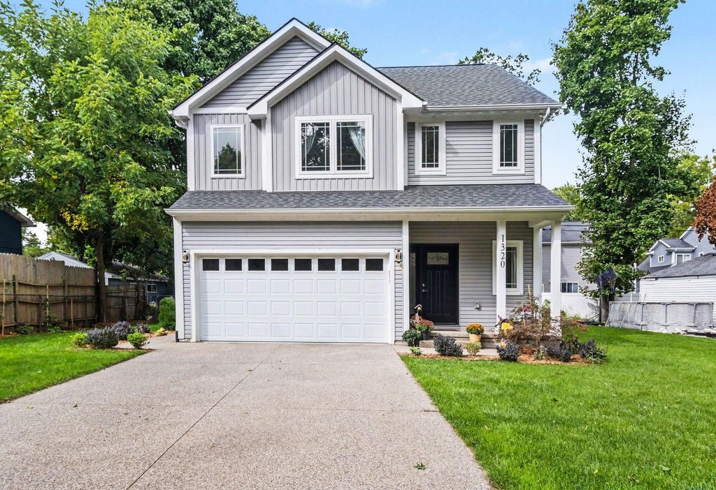 1320 Parkway Street, Waterford Twp, MI 48328