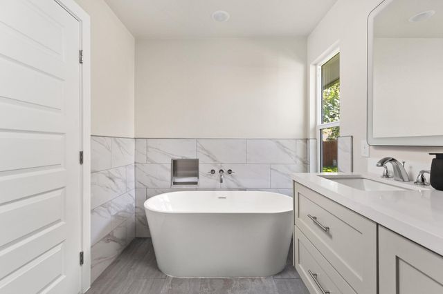 10101 Woodhaven DR, Austin, TX 78753