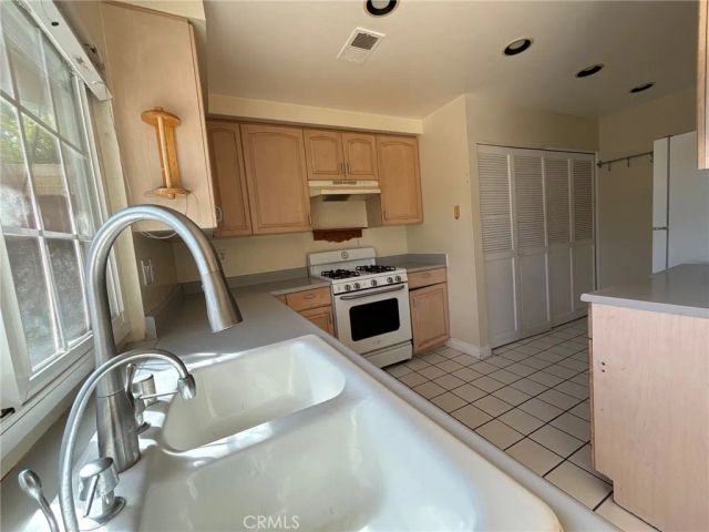 5085 Hampton Court, Westminster, CA 92683