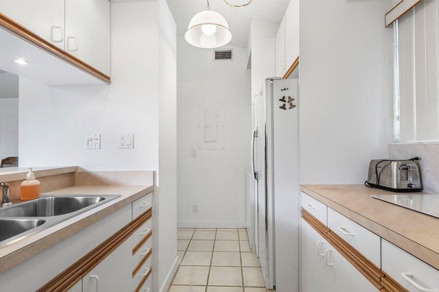 605 Club Drive, Palm Beach Gardens, FL 33418