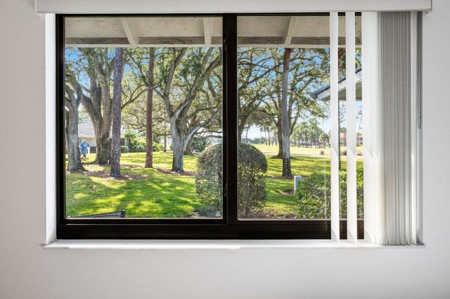 605 Club Drive, Palm Beach Gardens, FL 33418