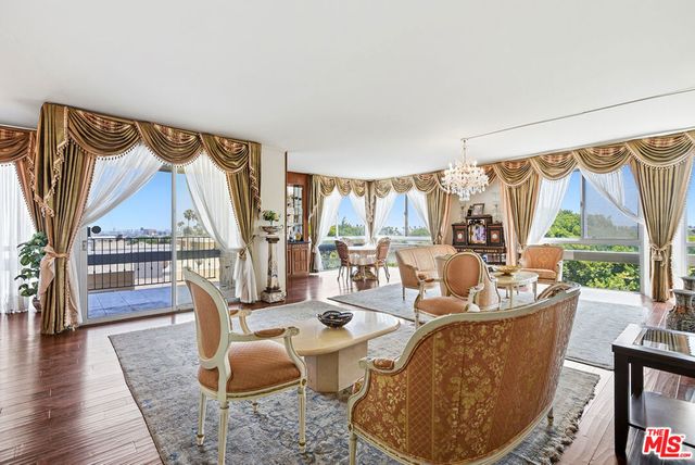 318 N Maple Drive 506, Beverly Hills, CA 90210