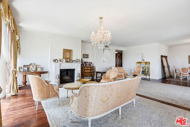 318 N Maple Drive 506, Beverly Hills, CA 90210