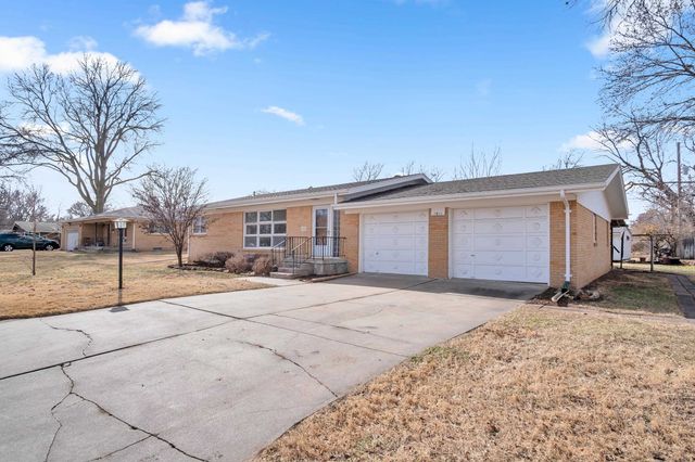 2011 Terrace Dr, Newton, KS 67114