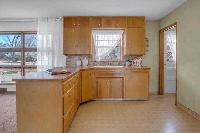 2011 Terrace Dr, Newton, KS 67114