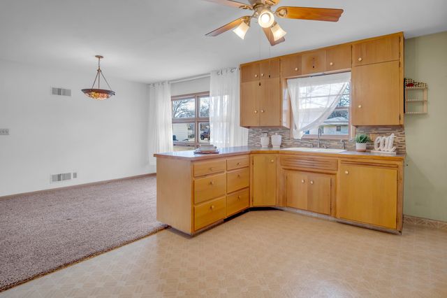 2011 Terrace Dr, Newton, KS 67114