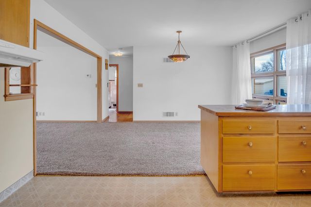 2011 Terrace Dr, Newton, KS 67114