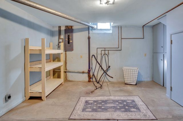 2011 Terrace Dr, Newton, KS 67114