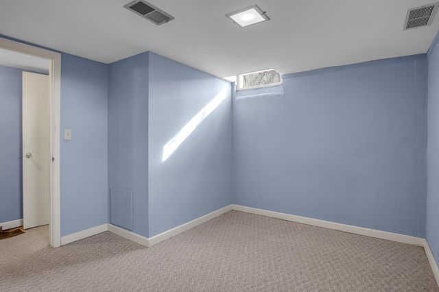 2011 Terrace Dr, Newton, KS 67114