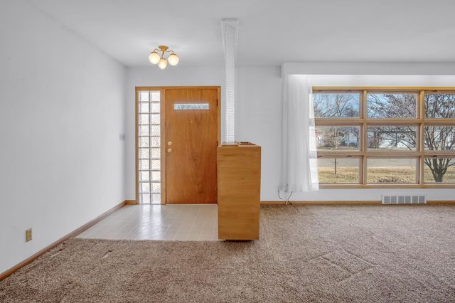 2011 Terrace Dr, Newton, KS 67114