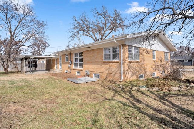 2011 Terrace Dr, Newton, KS 67114