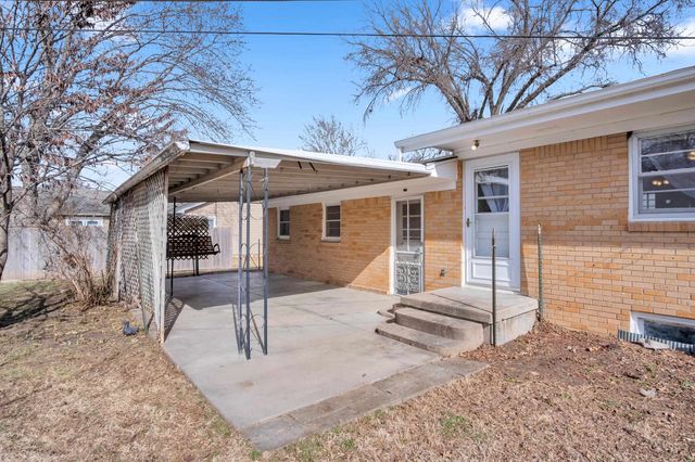 2011 Terrace Dr, Newton, KS 67114