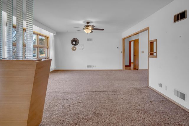 2011 Terrace Dr, Newton, KS 67114