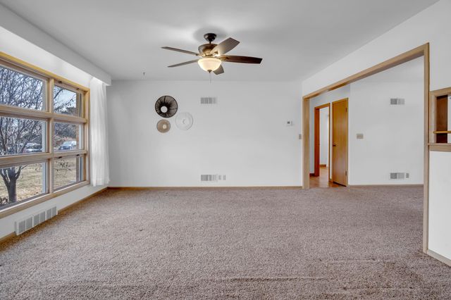 2011 Terrace Dr, Newton, KS 67114