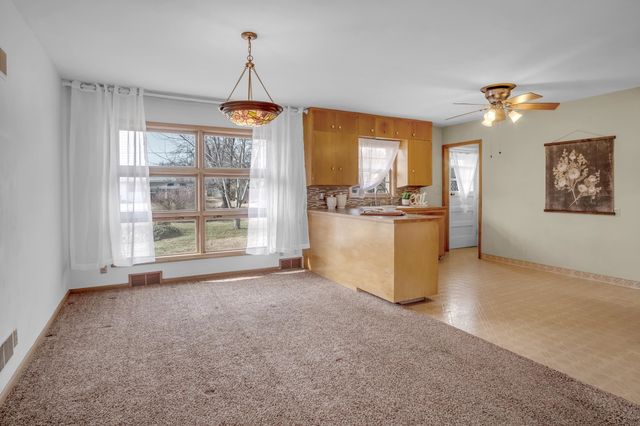 2011 Terrace Dr, Newton, KS 67114