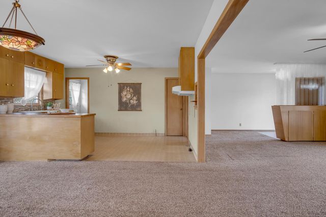 2011 Terrace Dr, Newton, KS 67114