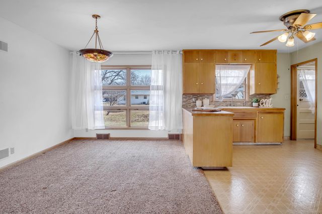 2011 Terrace Dr, Newton, KS 67114