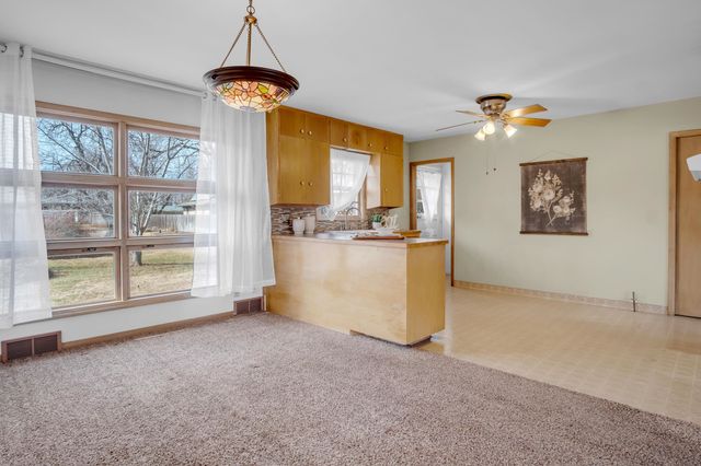 2011 Terrace Dr, Newton, KS 67114