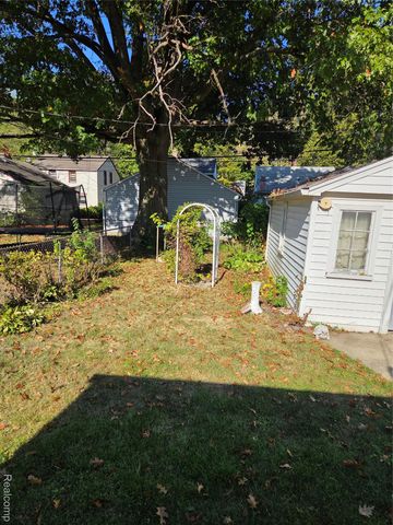 2138 Ridgemont Road, Grosse Pointe Woods, MI 48236