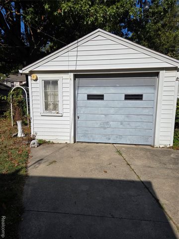 2138 Ridgemont Road, Grosse Pointe Woods, MI 48236