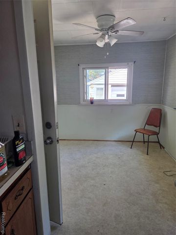 2138 Ridgemont Road, Grosse Pointe Woods, MI 48236